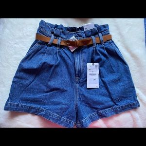 NEW Zara size 28 (6) paper bag denim shorts